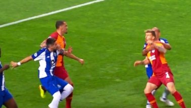 Serdar Aziz'in Pozisyonuna Penaltı Vermeyen Hakem, Galatasaray'ı Yaktı