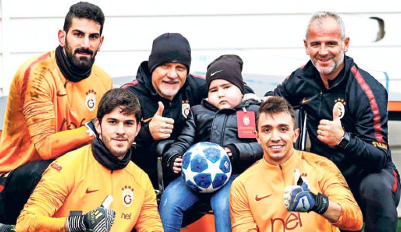 6 yaşındaki Mehmet Akif Galatasaray'ı konuğu oldu
