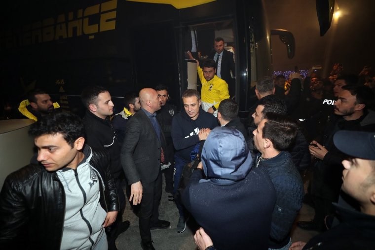 Başakşehir maçı öncesi Fenerbahçe Bir Şampiyon Gibi Karşılandı