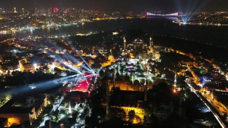 İstanbul'da Cumhuriyet Bayramı kutlamaları muhteşem başladı