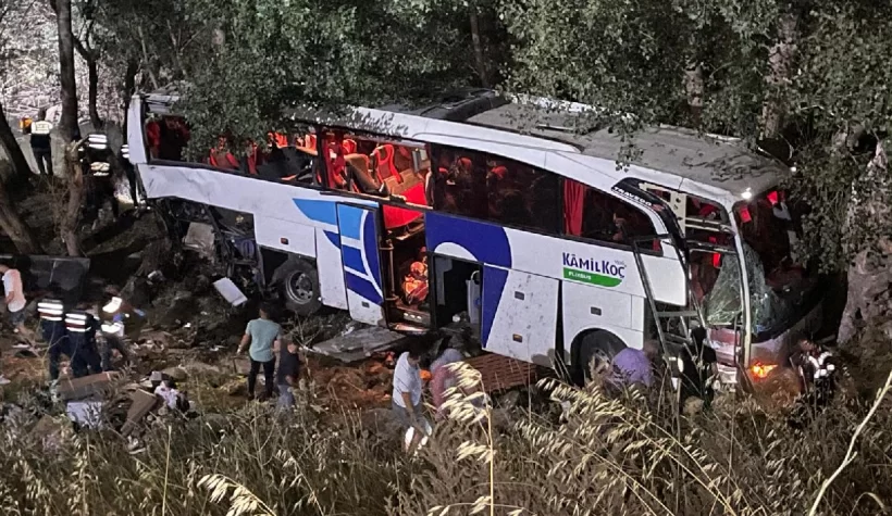 Yozgat'ta katliam gibi kaza: 12 kişi öldü 19 yaralı var