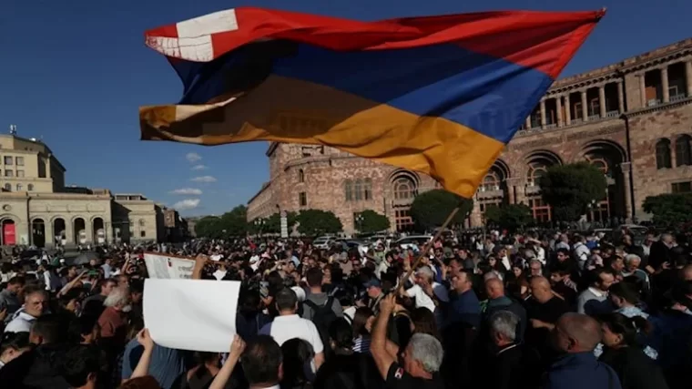 Azerbaycan’ın Karabağ operasyonu sonrası Ermenistan karıştı
