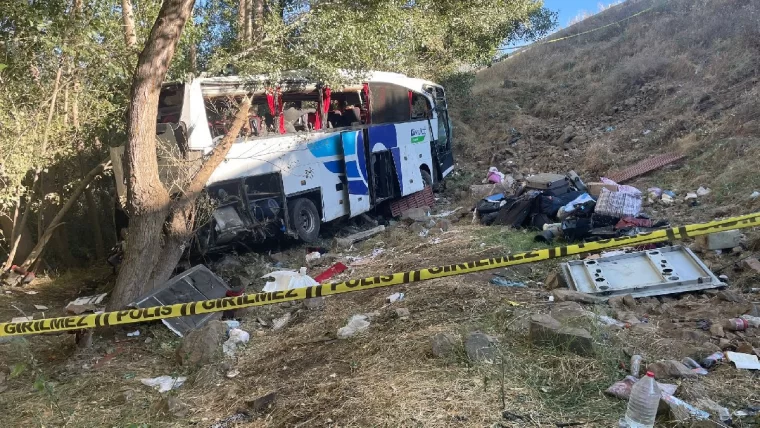 Yozgat'ta katliamgibi kaza: 12 kişi öldü 19 yaralı var
