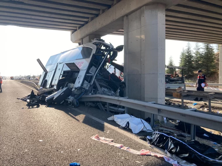 Ankara Polatlı'da otobüs kazası: 9 vefat 26 yaralı var