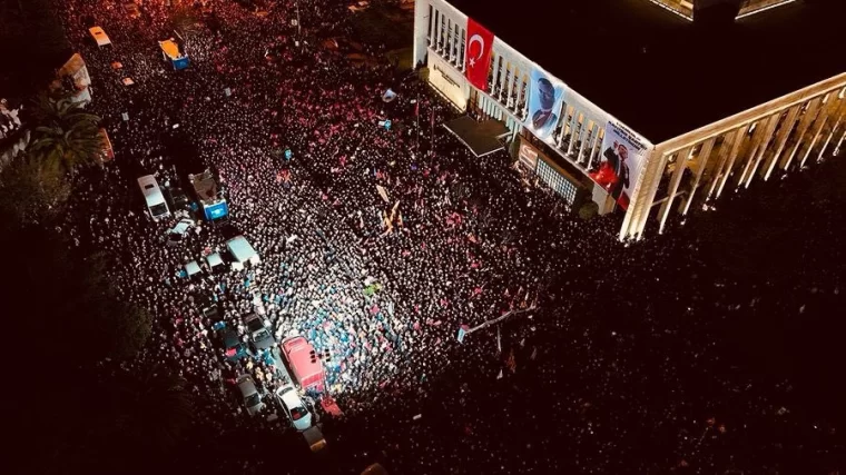 CHP lideri Özel ve Mansur Yavaş Saraçhane'den seslendi: Sokak çağrısı yapıyorum!