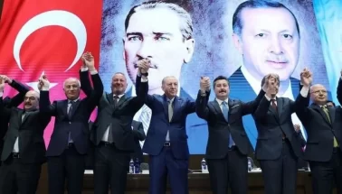 Erdoğan bizzat taktı: İYİ Partili İki belediye başkanı AKP'ye geçti