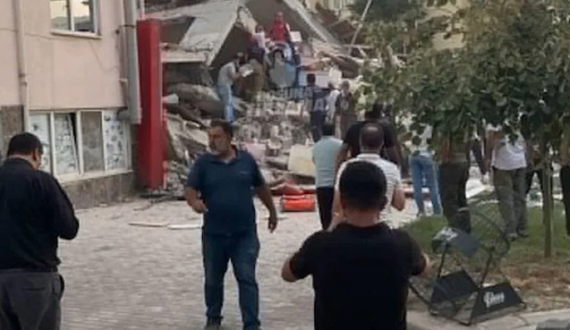 Balıkesir'den ilk görüntüler geldi! Yıkılan binaların olduğu bildiriliyor