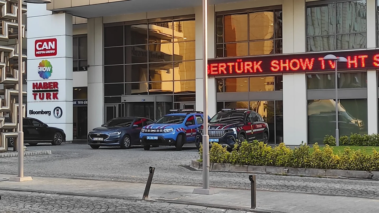 Can Holding'e ait Habertürk ve Show TV dahil 121 şirkete el konuldu!