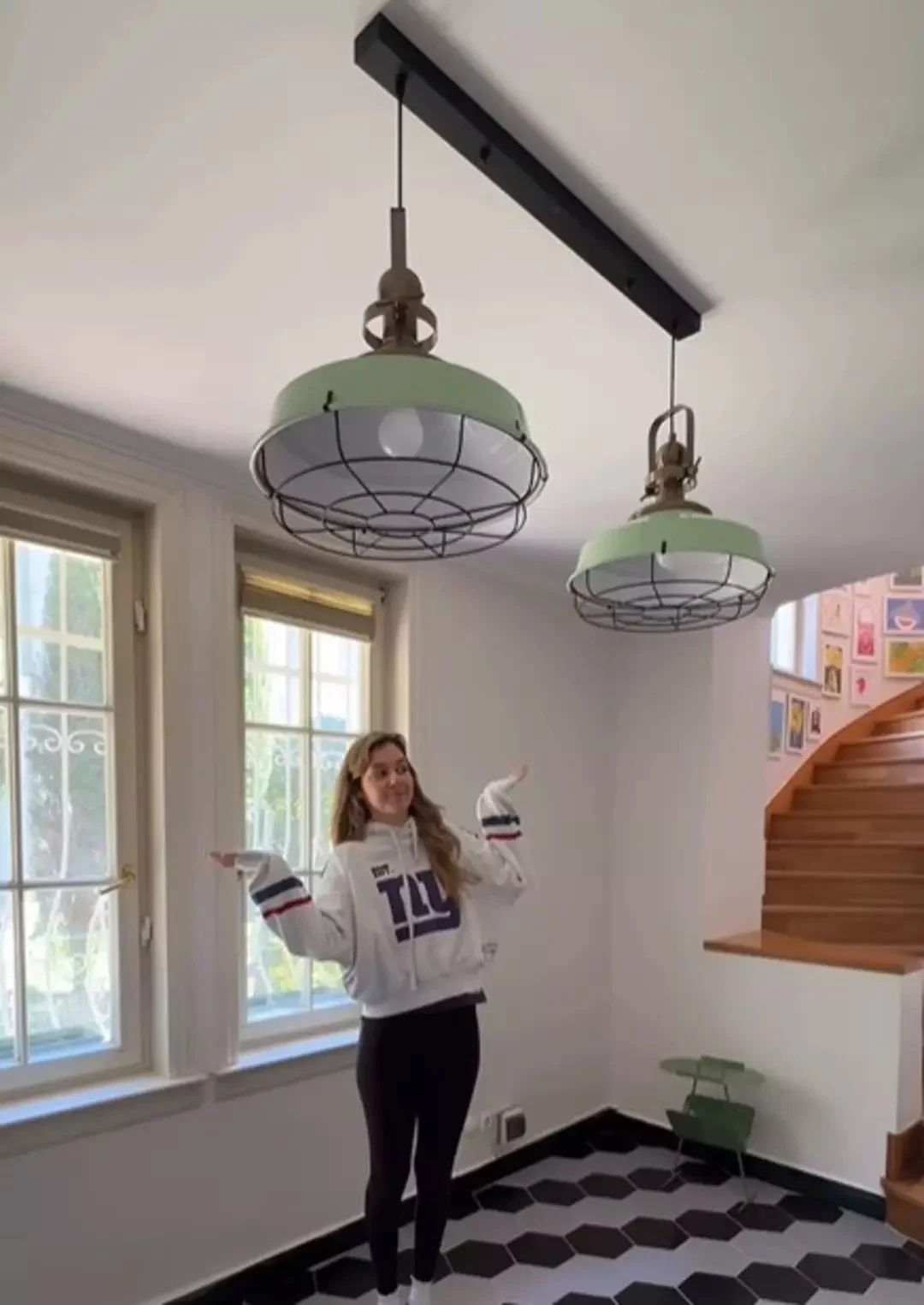 Berfu Yenenler ve Eser Yenenler'in 'kreş gibi' yeni evi olay konusu oldu