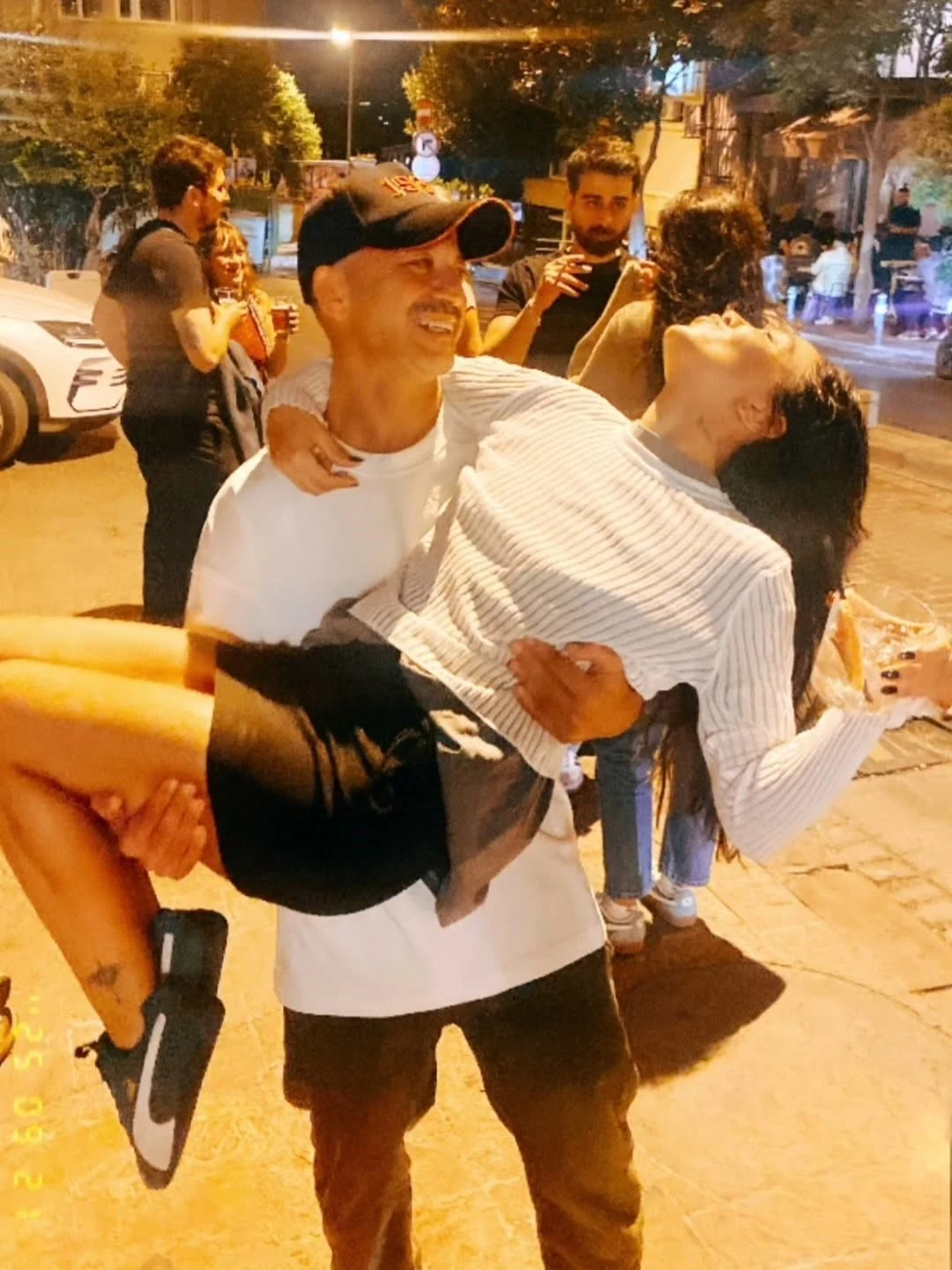 Rıza Kocaoğlu aradığı aşkı bu kez şarkıcıda buldu