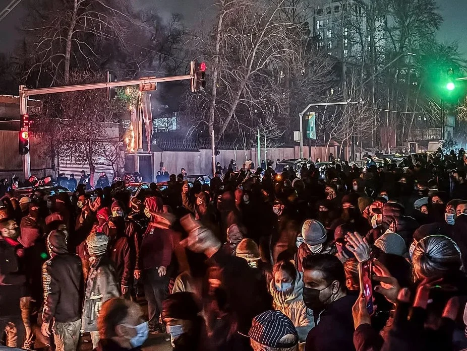 İran'da sokağa çıkan halka tehdit: Allah'a savaş açma suçu işleyenler; cezası idam