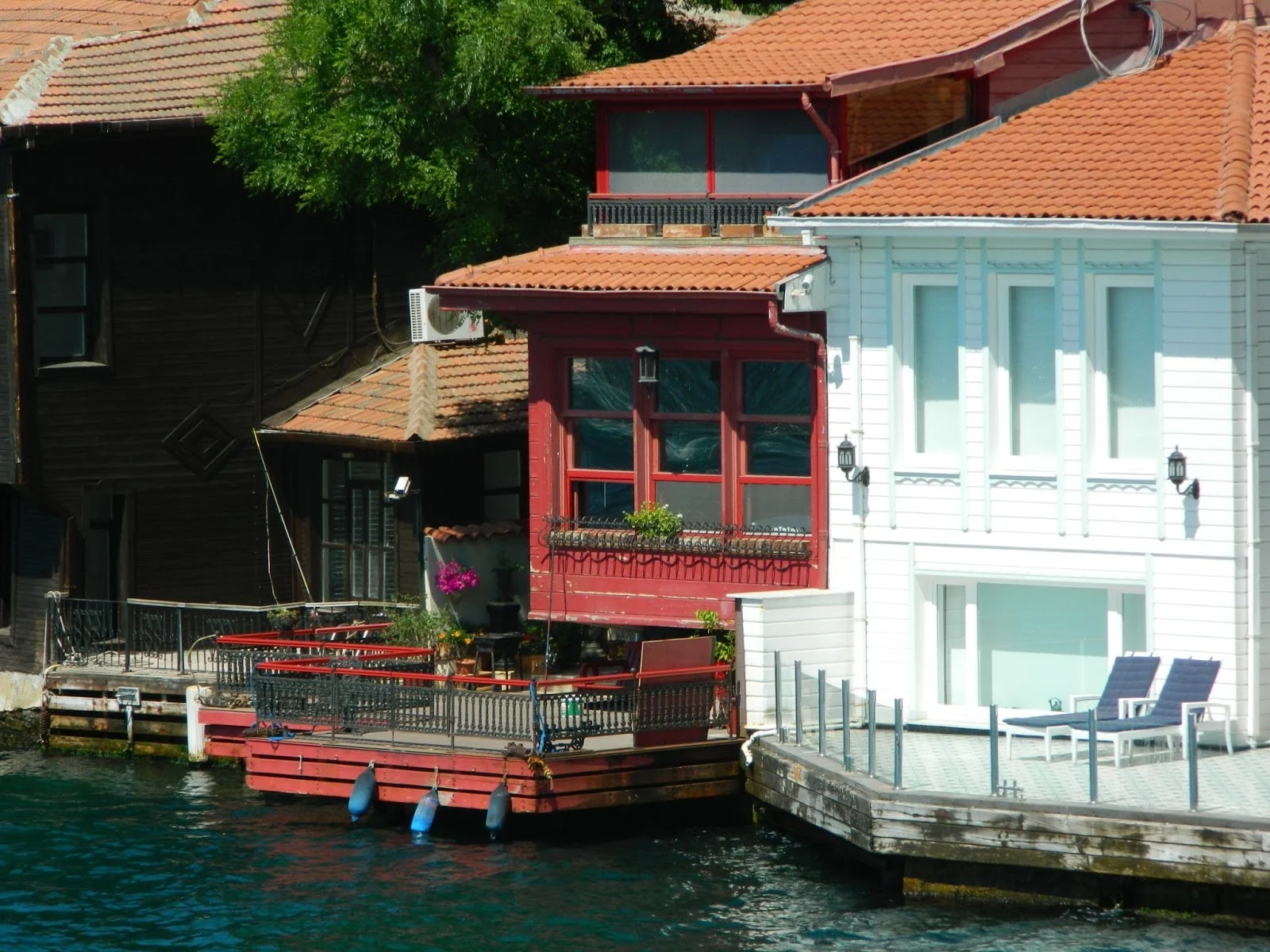 Sezen Aksu yalısında karantinaya alındı