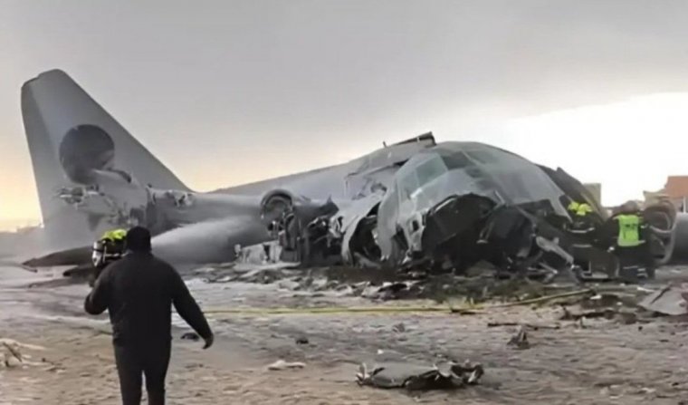 Askeri kargo uçağı La Paz yakınlarında düştü: 22 ölü, 37 yaralı