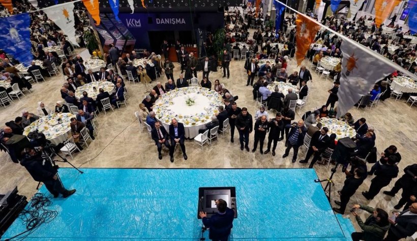 AK Parti’nin Kocaeli iftarında kavga: Eski ve yeni yöneticiler birbirine girdi