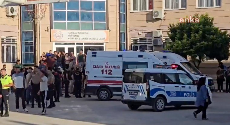Turgutlu'da Liseye Silahlı Saldırı: Ölü ve Yaralı Öğrenciler Var