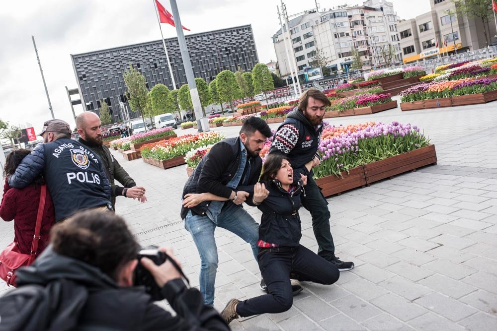 1 Mayıs İstanbul.. Polis Müdahalesi çok sayıda gözaltı var...