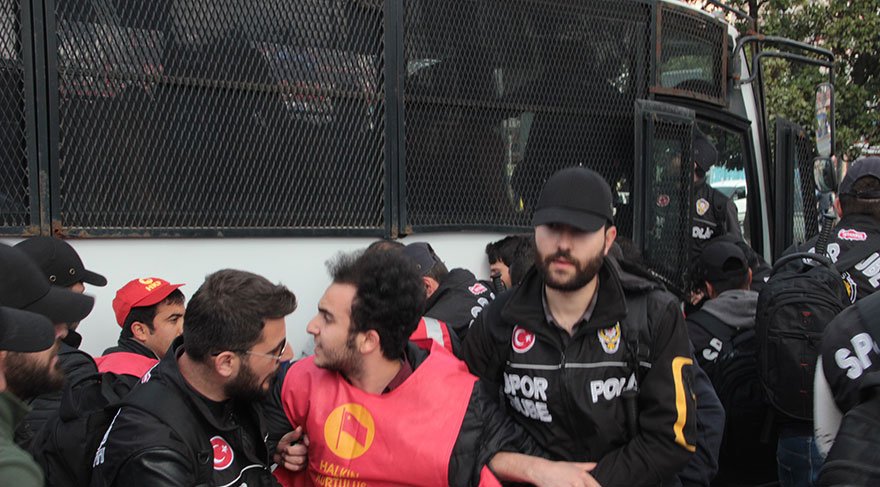 1 Mayıs İstanbul.. Polis Müdahalesi çok sayıda gözaltı var...