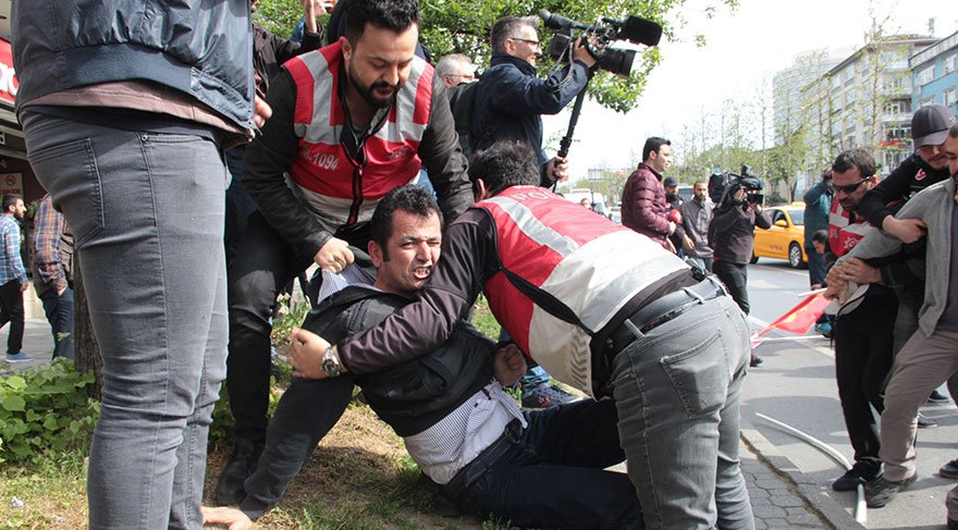 1 Mayıs İstanbul.. Polis Müdahalesi çok sayıda gözaltı var...