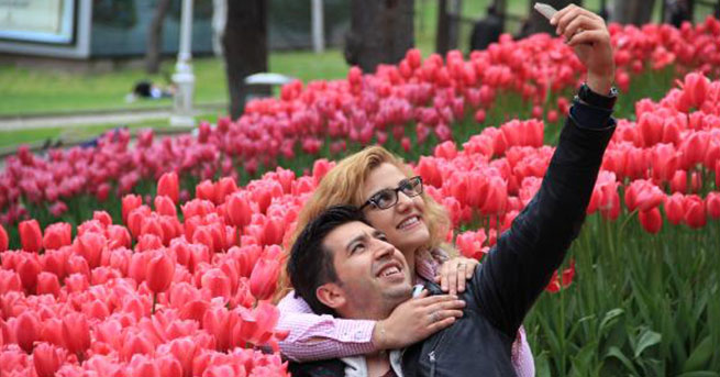 İstanbul Lale Çiçekleri selfie